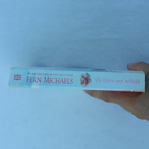 To Have and to Hold, a paperback book written by Fern Michaels Copyright 2010 - Picture 4 of 7